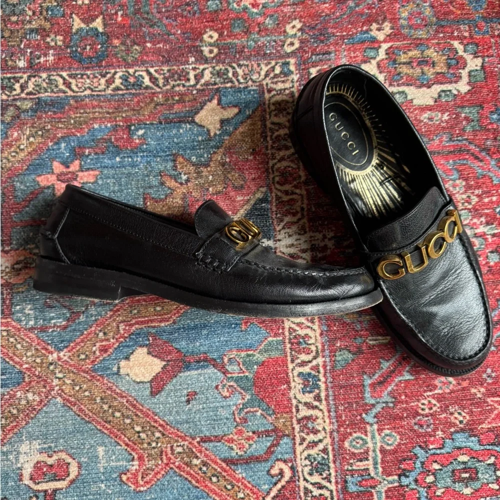 Gucci Woman’s Leather Logo Loafers with Gold Hardware Sz 39.5 or woman’s 9.5 - Picture 3 of 4